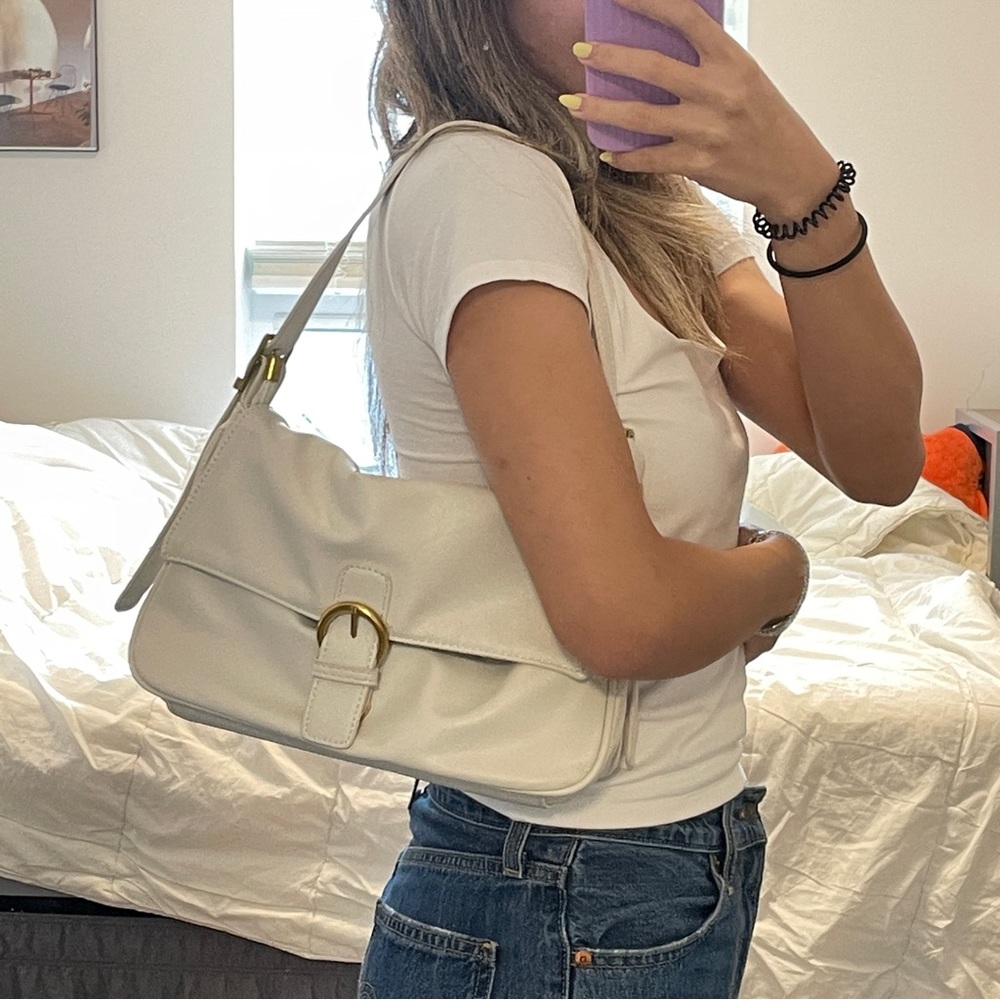 white shoulder bag